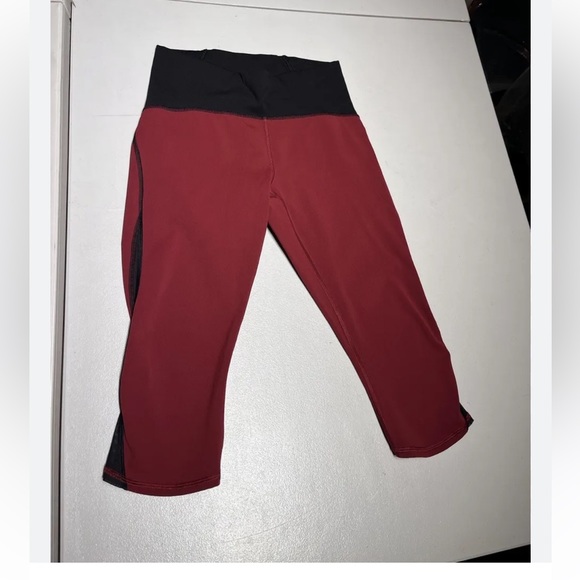 Lululemon crop Train Times So Merlot with Bennetton sweater - Picture 11 of 12